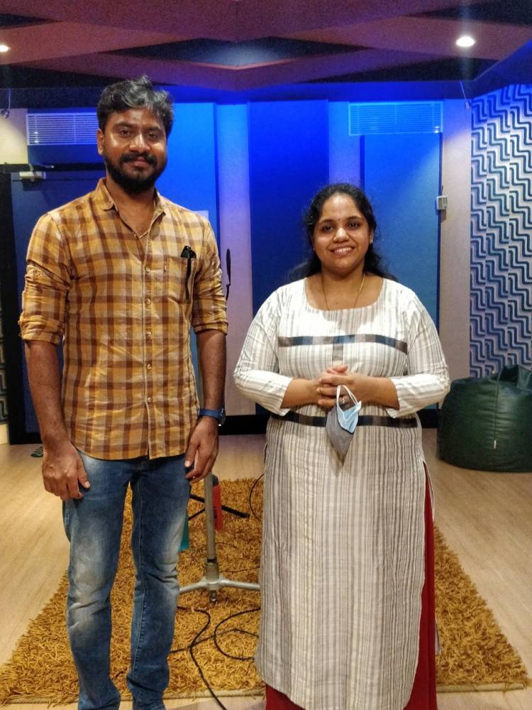 "அழகிய கண்ணே" படத்திற்காக பாடல் பாடிய சைந்தவி GV பிரகாஷ் குமார் !