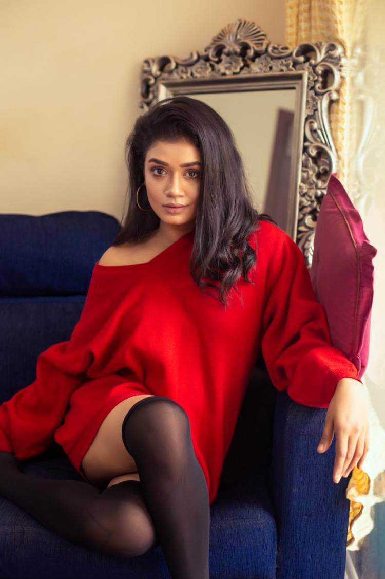 Actress #Swayam looks ravishing in red Here are some pictures from her latest photoshoot