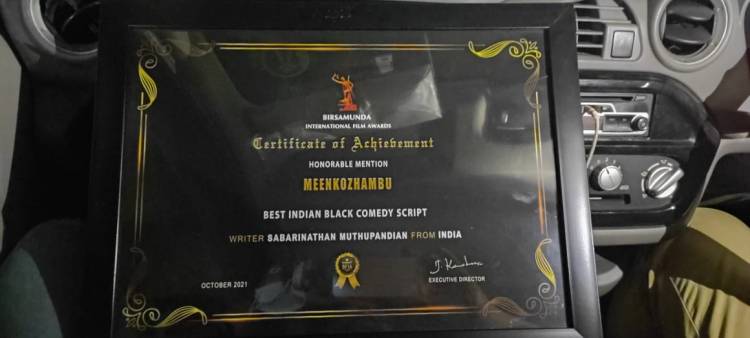 அவார்டுகளை அள்ளிக்குவிக்கும் யோகிபாபு  விருது மழையில் நனைந்து கொண்டிருக்கும் யோகி பாபு