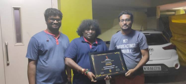 அவார்டுகளை அள்ளிக்குவிக்கும் யோகிபாபு  விருது மழையில் நனைந்து கொண்டிருக்கும் யோகி பாபு