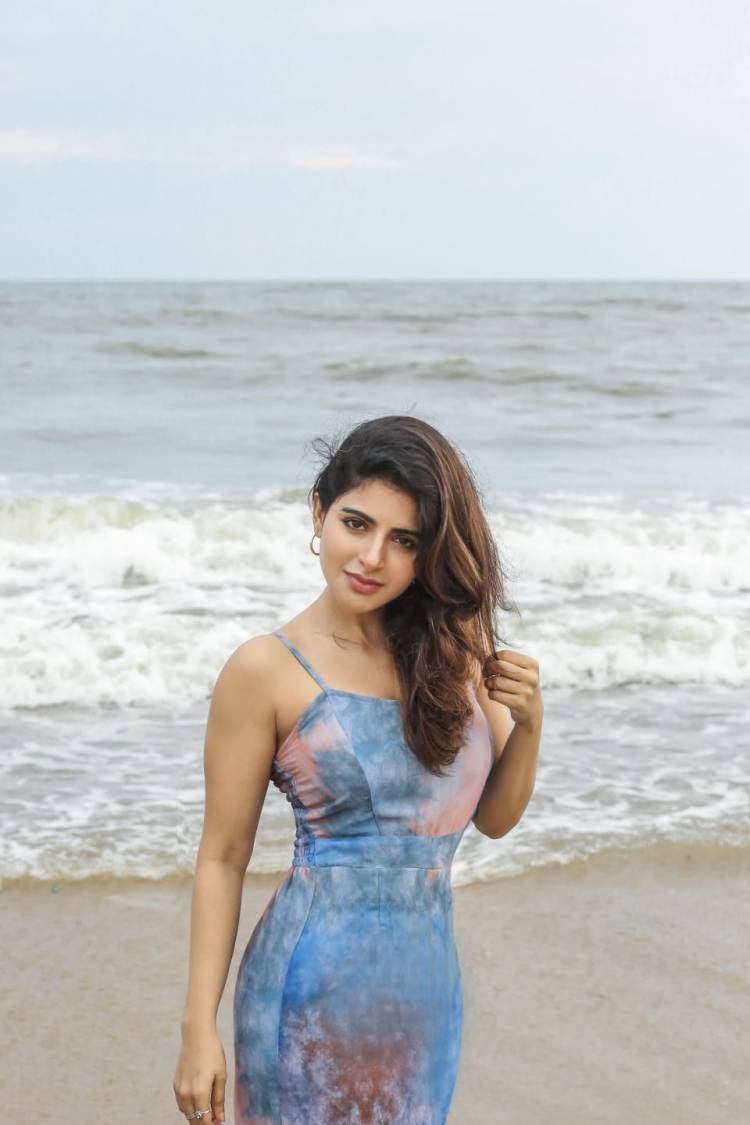 #IswaryaMenon looks breathtaking as she stuns in these pictures taken on a beach 