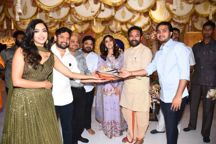  Tollywood Star Mass Maharaja Ravi Teja, The Kashmir Files Producer Abhishek Agarwal, Director Vamsee's Pan-India Film 'Tiger Nageswara Rao' Launched Grandly