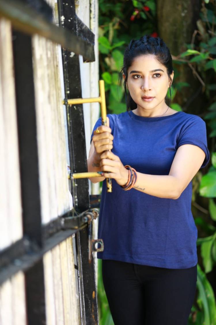 Sakshi Agarwal plays the female lead in Guest: Chapter-2 