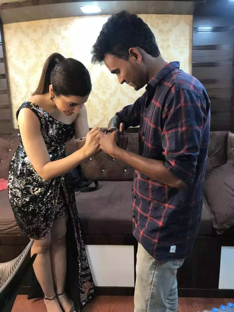 Raashii Khanna's diehard fan gets her autograph tattooed on his hand
