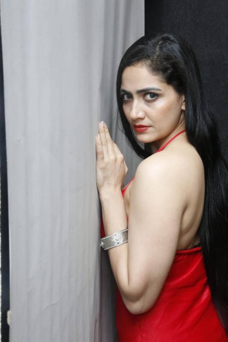 Emblazoned with colour red @komalsharmaj looks absolutely stunning and fierce in her latest photo shoot. 