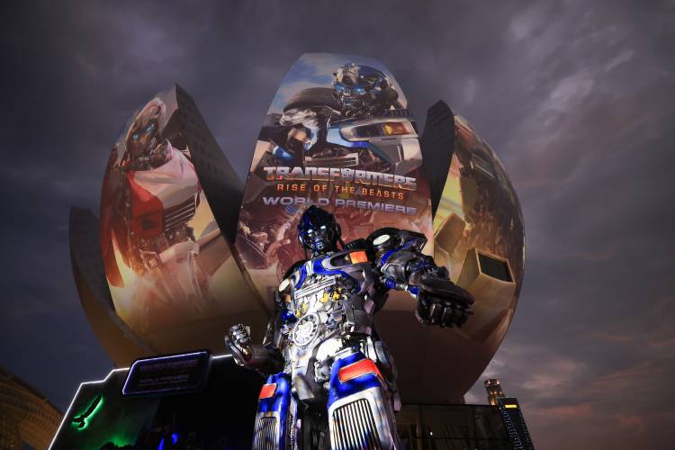 Does Transformers: Rise of the Beasts see reference to the previous Transformers films? Caple says yes!