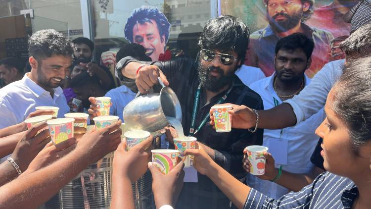 ரஜினிகாந்த் ரசிகர்களை கவுரவித்த கட்டீஸ் கேங் படக்குழுவினர்