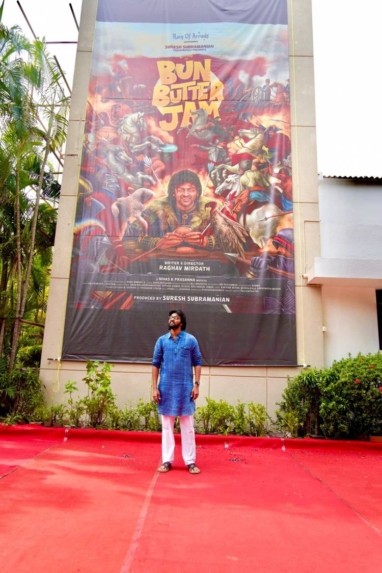 ஃபர்ஸ்ட் லுக் போஸ்டரை வித்தியாசமாக அறிமுகப் படுத்திய "பன் பட்டர் ஜாம்" குழுவினர்!!