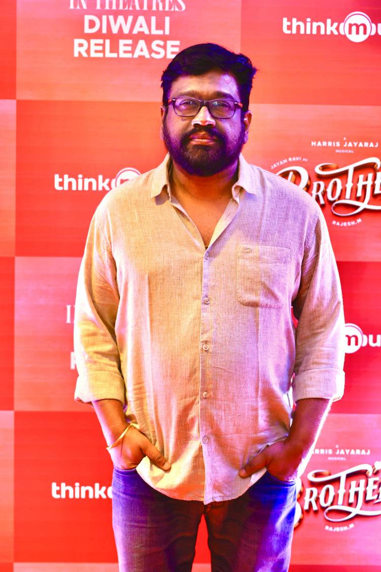 தயாரிப்பாளர் சுந்தரின் ஸ்கிரீன் சினி நிறுவனம் தயாரித்து, நடிகர் ஜெயம் ரவி நடிக்க, இயக்குனர் ராஜேஷ் இயக்கத்தில், ஹாரிஸ் ஜெயராஜ் இசையில் உருவாகி வரும் படம் #பிரதர். 