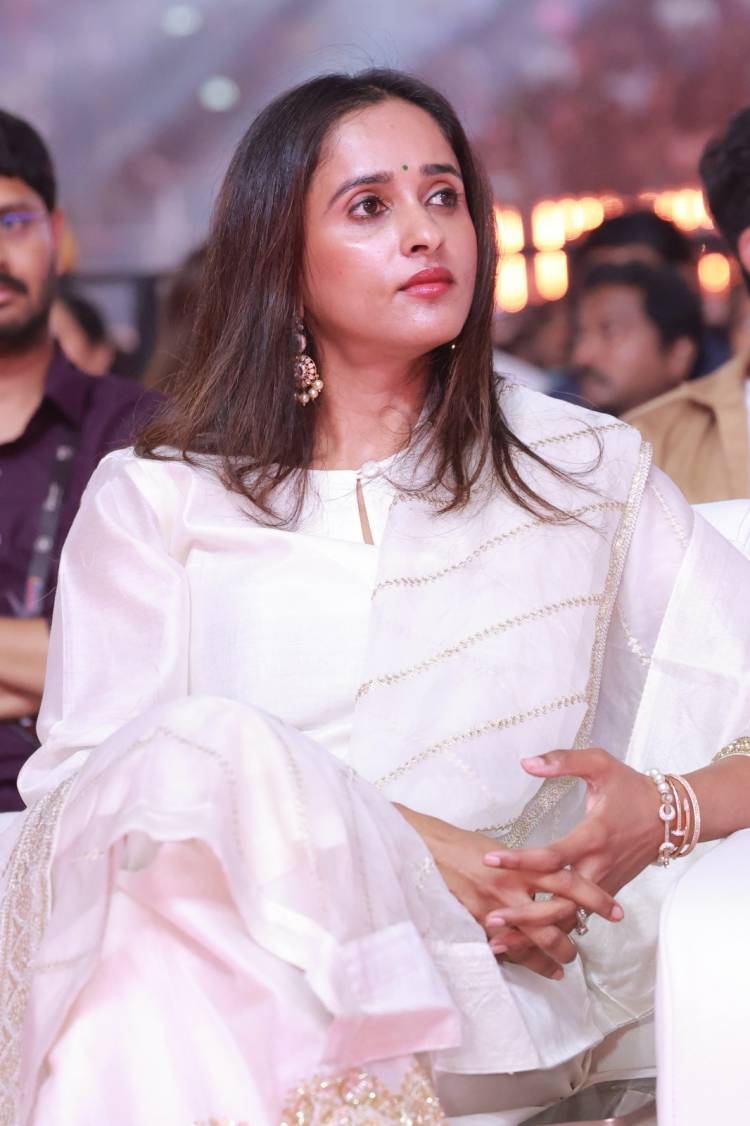 ”என்னைப் பிறப்பித்து வளர்த்த தமிழ் மண்ணுக்கு எனது பணிவான மரியாதையும் அன்பும்” - சென்னையில் நடந்த 'புஷ்பா2' படத்தின் ப்ரீ-ரிலீஸ் நிகழ்வின் போது எமோஷனலாகப் பேசிய பான் இந்தியன் ஐகான் ஸ்டார் அல்லு அர்ஜுன்!