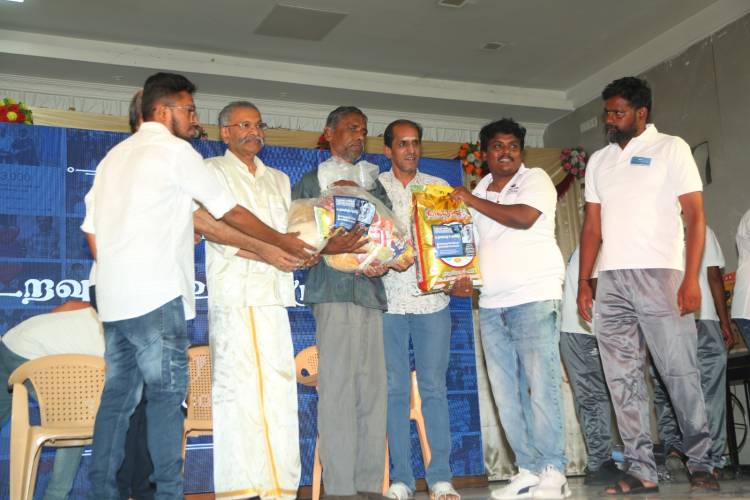 ”உதவும் மனிதம்” சிறப்புவிழா: 300 பயனாளிகளுக்கு நலத்திட்ட உதவிகள்!