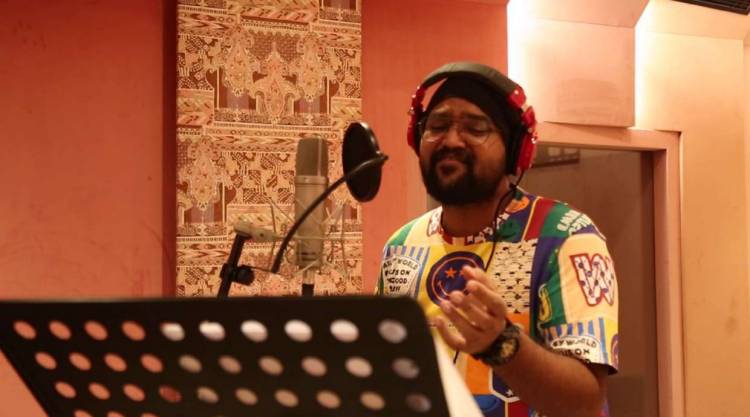 ”என்னடி செஞ்ச என்னோட நெஞ்ச" – மையல் படத்திலிருந்து மெலோடி இசையை விரும்பும் இசைநாயகர்களுக்கான இனிய இசை விருந்தாக வெளியாகியுள்ளது!
