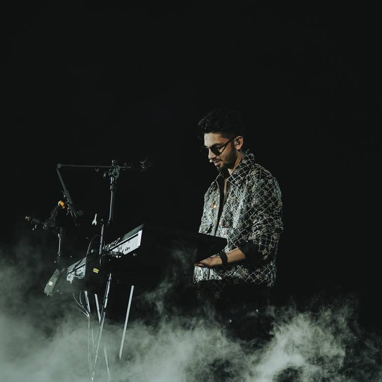  புதிய சாதனை படைத்த அனிருத்தின் சென்னை இசை நிகழ்ச்சி ..  45 நிமிடத்திற்குள் அனிருத்தின் #Hukum புதிய சாதனை