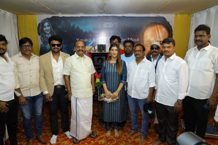 "யாஷிகா ஆனந்த்" நடிக்கும் டாஸ் திரைப்படம் பூஜையுடன் இனிதே துவங்கியது...