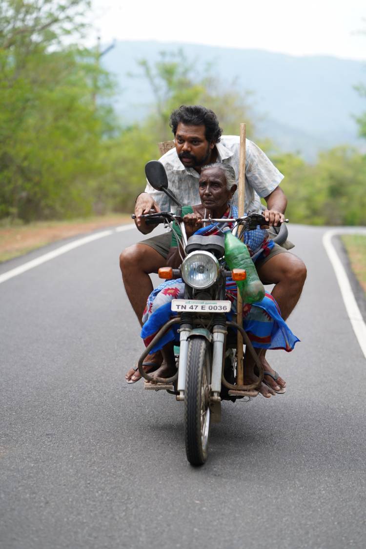 கிணறு (Kinaru) – “The Well” எனப் பொருள்படும் குழந்தைகள் படம், குழந்தைகள் தினத்தை (November 14th) முன்னிட்டு திரைக்கு வருகிறது. Madras Stories தயாரித்துள்ள இந்த படம், புதிய இயக்குநர் மற்றும் புதுமையான தொழில்நுட்பக் குழுவை அறிமுகப்படுத்தும் நோக்கில் உருவானது.