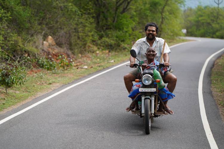 கிணறு (Kinaru) – “The Well” எனப் பொருள்படும் குழந்தைகள் படம், குழந்தைகள் தினத்தை (November 14th) முன்னிட்டு திரைக்கு வருகிறது. Madras Stories தயாரித்துள்ள இந்த படம், புதிய இயக்குநர் மற்றும் புதுமையான தொழில்நுட்பக் குழுவை அறிமுகப்படுத்தும் நோக்கில் உருவானது.