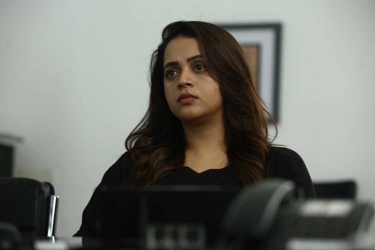 அனோமி Cast :