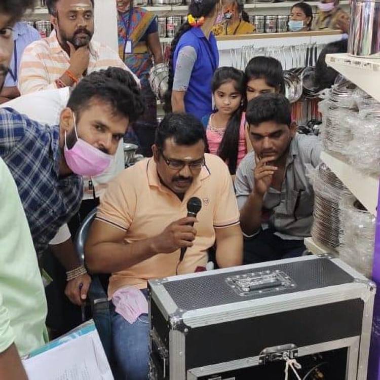 இந்தியாவிலேயே முதல் முறையாக Photo Realistic AI தொழில்நுட்பம் மூலம் உருவாகியுள்ள முழுநீள திரைப்படம்  "அவிரா "   முழுக்க முழுக்க AI தொழில் நுட்பத்தில் உருவாகியுள்ள திரைப்படம் "அவிரா "