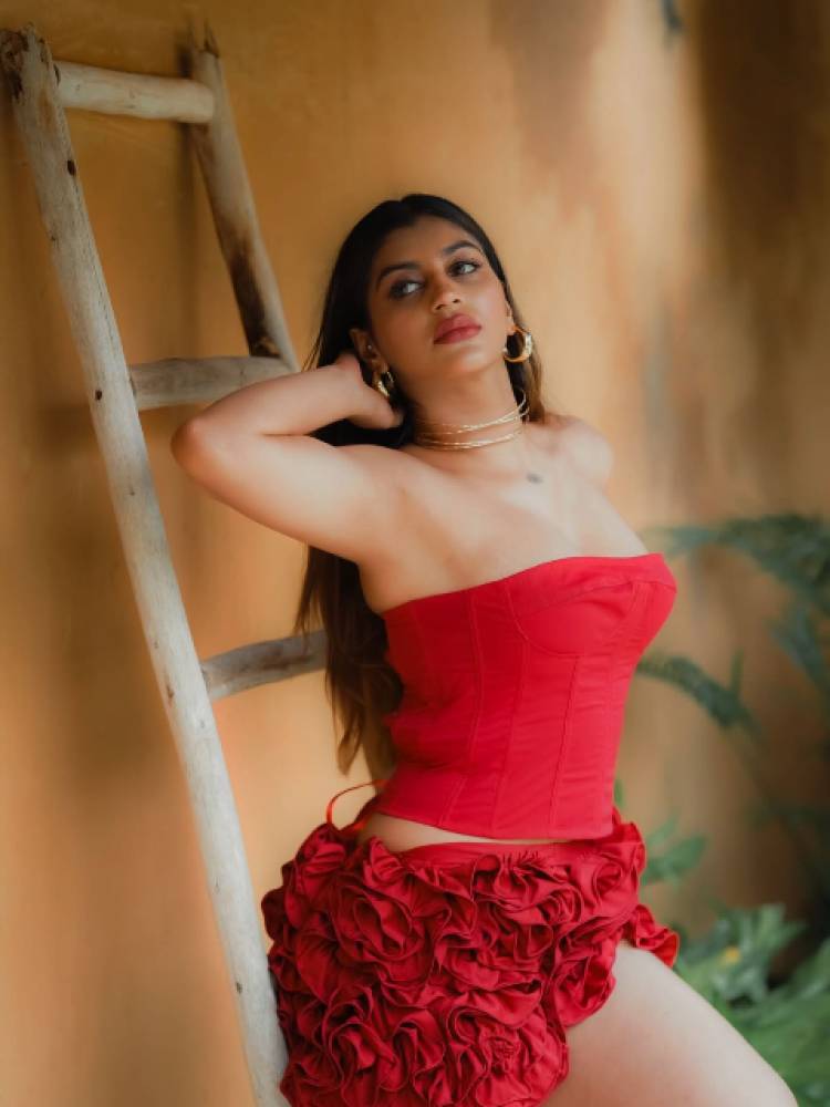 Indian Actress Yashika Aannand