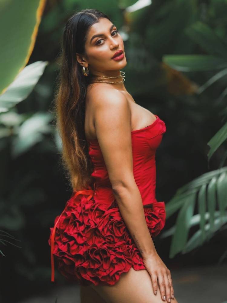 Indian Actress Yashika Aannand