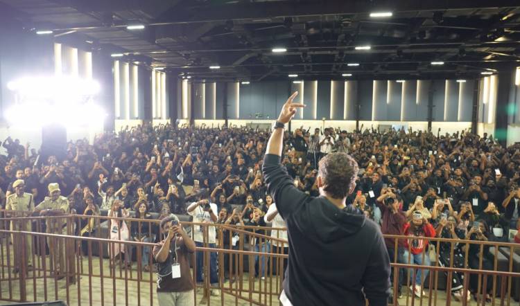Allu Arjun Devotes Over Six Hours to Celebrate with 1,000 Fans from Seven States; Extends Insurance Cover to Every AAFA Member