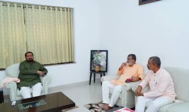 .@KumbhY had a warm reception by Honourable Deputy CM of #Karnataka Sri Lakshman Sawadi.