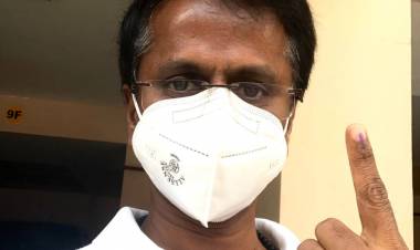 Director Murugadoss casted his vote