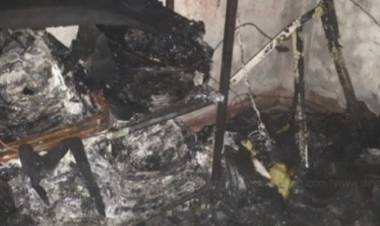 நாகையில் துக்க நிகழ்வில் பட்டாசு வெடித்தபோது தீப்பற்றியதில் 20 வீடுகள் எரிந்து நாசமடைந்துள்ளது.