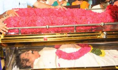 மறைந்த நடிகர் விவேக் உடலுக்கு தமிழக அரசு காவல்துறை மரியாதையுடன் அடக்கம்