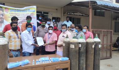 மயிலாடுதுறை தளபதி விஜய் மக்கள் இயக்கம் சார்பில் ஆக்ஸிஜன் சிலிண்டர்களும்,முகக் கவசங்கள் & கையுறைகள் வழங்கப்பட்டது .