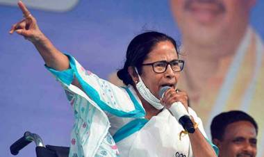 காலையிலிருந்து பின்னணியில் இருந்த மம்தா பானர்ஜி நந்திகிராம் தொகுதியில் முன்னணிக்கு வந்தார்..!