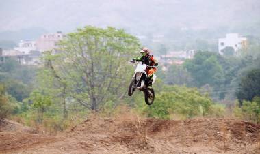 Meet India’s Youngest Motocross rider from Mumbai and a visually-impaired solo paraglider from Pune, only on HistoryTV18’s ‘OMG! Yeh Mera India’