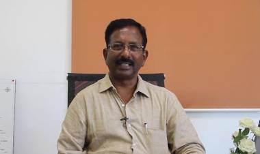 சென்னை மாநகராட்சியின் தலைமை பொறியாளர் நந்தகுமார் மற்றும் புகழேந்தி வீட்டில் விஜிலென்ஸ் அதிகாரிகள் ரெய்டு நடத்தி வருகிறார்கள்