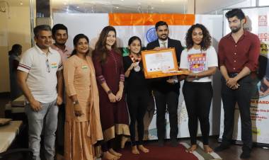 Mermaid Pose Held for the Longest  Duration – Asia Book of Records