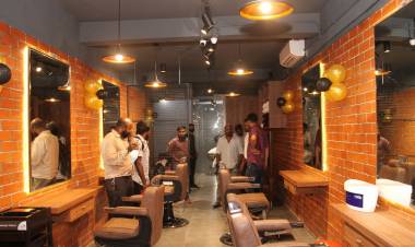 "MCKINGSTOWN"  Men's Grooming First Branch launched by Actor ROBO SHANKAR at East Tambaram