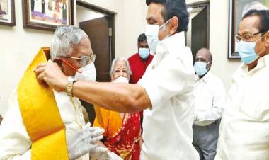 ஆர். எம் வீரப்பனுக்கு 95-வது பிறந்த நாள். சென்னையில் உள்ள அவரது வீட்டுக்கு நேரில் சென்று வாழ்த்து தெரிவித்தார் முதல்வர் மு. க. ஸ்டாலின்