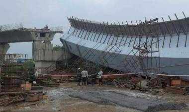 மும்பையில்  மேம்பாலம் அதிகாலையில் திடீரென இடிந்து விழுந்தது  13 தொழிலாளர்கள் படுகாயம் !