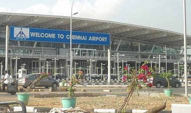 சென்னை உள்நாட்டு விமான நிலையத்தில் பயணிகள் வருகை தொடர்ந்து அதிகரிப்பு  கட்டணம் பல மடங்கு எகிறியது