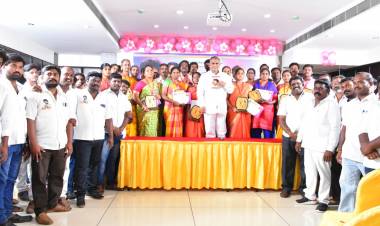 ஆசிரியர் மற்றும் ஆசிரியைகளை கௌரவப்படுத்திய தளபதி விஜய் மக்கள் இயக்கம் !