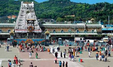 திருப்பதியில் இலவச தரிசனத்தில் பக்தர்கள் குவிந்து வருவதால் ரூ.300 டிக்கெட்டுகள் தேக்கம்