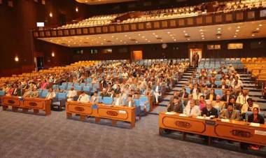 நேபாளத்தின் நாடாளுமன்றம் நேற்று நாட்டின் முதல் குடியுரிமை திருத்த மசோதாவை நிறைவேற்றியது