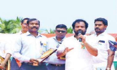 மேல்மருவத்தூர் ஆதிபராசக்தி மருத்துவ கல்லூரியில் சுதந்திர போராட்ட தியாகி கொடியேற்றினார்