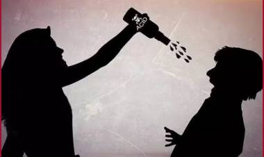 கான்பூரில் குடிப்பழக்கத்தை நிறுத்துமாறு பல முறை கூறியும் அதை நிறுத்தாத கணவர் மீது மனைவி ஆசிட் வீசிய சம்பவம் நடந்துள்ளது.