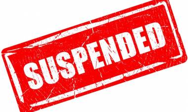 அரசு விழாவில் தேசிய கீதம் பாடியபோது செல்போன் பார்த்த போலீஸ் சப்-இன்ஸ்பெக்டர் சஸ்பெண்டு