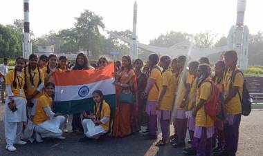 ஆசாதிசாட்-2 | ஸ்பேஸ் கிட்ஸ் இந்தியா மாணவிகள் வடிவமைத்த செயற்கைக்கோள் விண்ணில் நிலைநிறுத்தம்