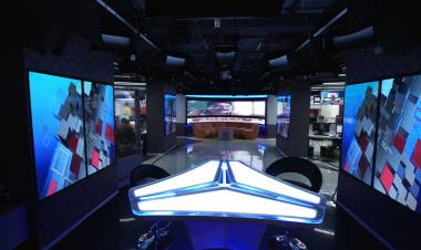 புதிய தலைமுறை நேயர்களுக்கு வணக்கம். 11 ஆண்டுகளாக நெருக்கமாக, இறுக்கமாக... உங்கள் கரம்பிடித்து நடந்து வரும் புதிய தலைமுறை தொலைக்காட்சி, இன்று முதல், புதிய பரிமாணத்தில் கால் பதிக்கிறது. புதிய பயணத்திலும் உங்களோடு, உங்கள் ஆதரவோடு நடைபோடக் காத்திருக்கிறது.