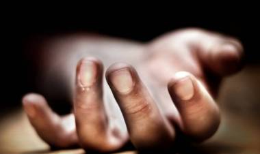 புதுச்சேரியில் விஷவாயு தாக்கி ஒரே குடும்பத்தைச் சேர்ந்த 2 பெண்கள் உயிரிழந்தனர்.