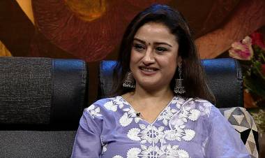 பல பயனுள்ள பொழுதுபோக்கு நிகழ்ச்சிகளை தொடர்ந்து வழங்கி வரும் ஜெயா தொலைக்காட்சியில் திங்கள் முதல் சனி வரை தினமும் காலை "காலை மலர்" என்னும் பயனுள்ள நிகழ்ச்சியை வழங்கி வருகிறது.