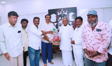 "'சிம்பொனி' சாதித்த  'இசைஞானி' இளையராஜாவுக்கு ., சினிமா பத்திரிகையாளர் சங்கம் கௌரவம் !!"