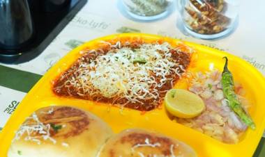 Limited-Time Chaat Craze: India’s First Chaat Thaali & Unlimited Paani Puri @ Jiiggy’s!